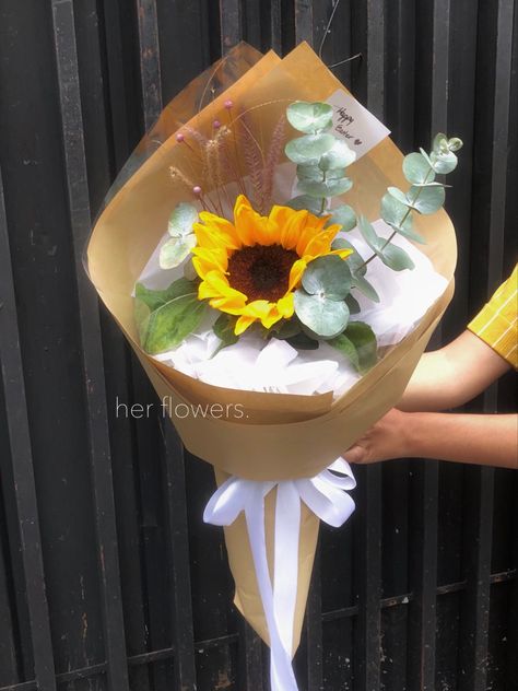 Cone Bouquet, Single Sunflower, Boquette Flowers, Flower Bouquets, Ice Cream Cone, Floral Bouquets, Flowers Bouquet, Bouquets, Sunflower