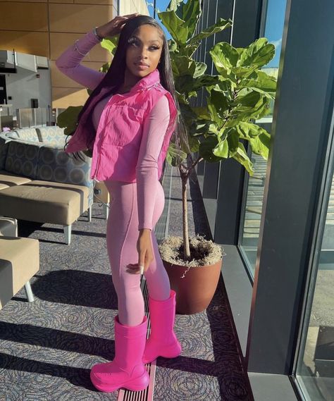 Pink Balenciaga Croc Boots, Balenciaga Croc Boots Outfit, Croc Boots Outfit, Balenciaga Croc Boots, Hot Pink Boots, Winter Outfits Black Women, Croc Boots, Pink Balenciaga, Black Boots Outfit