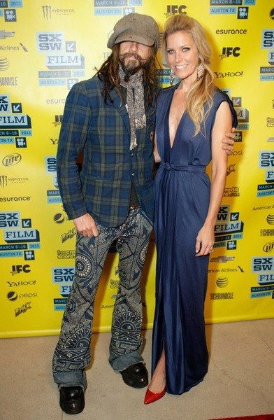 Rob and Sheri Moon Zombie... I love Rob's fashion sense. It's so eclectic and unique. ~Shelly Rob Zombie And Sheri Moon, Zombie Clothing, Zombie Outfit, Lords Of Salem, Sherri Moon Zombie, Rob Zombie Film, Zombie Music, Zombie 3, Sheri Moon