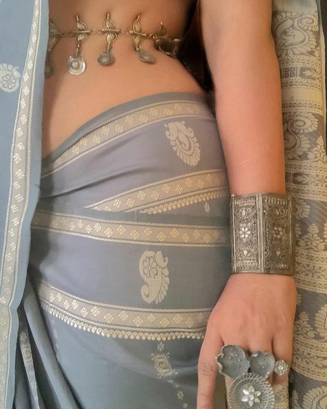 Indian Accessories Aesthetic, Indian Outfit Aesthetic, Indian Fashion Aesthetic, Indian Woman Aesthetic, Indian Traditional Aesthetic, Belly Aesthetic, Silver Jewelry Indian, Saree Aesthetic, Desi Look