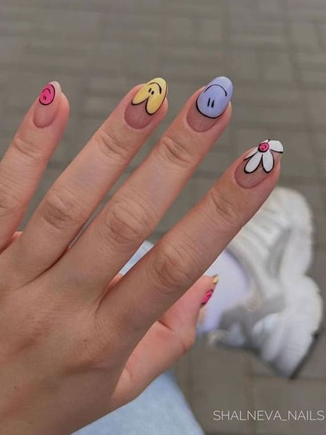 cute summer nails: simple, cute mix and match Cute Nail Art Summer, Colorful Floral Nails, Yaz Nail Art, Short Gelish Nails, Funky Manicure, Doodle Nails, Nails Flower, Minimal Nails Art, Hello Nails