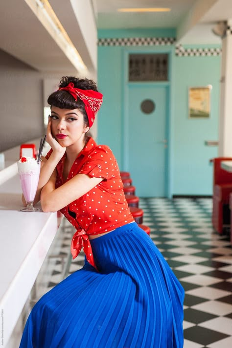 Stile Pin Up, Retro Photoshoot, Look 80s, Pin Up Vintage, Rockabilly Girl, Pin Up Photos, Retro Diner, Vintage Photoshoot, Pin Up Photography