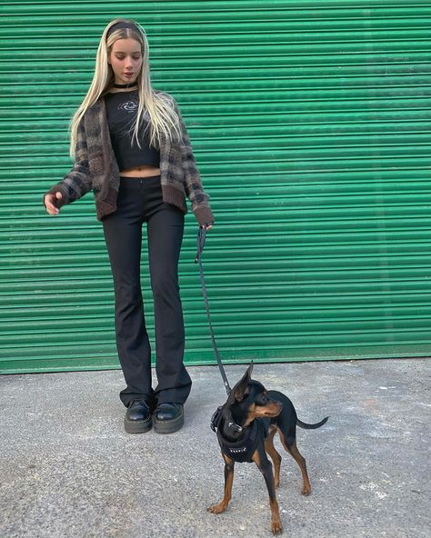 Dollskill Outfits, Flare Pants Outfits, Joanna Kuchta, Guard Dog, Outfits With Converse, Fire Fits, Cute Winter Outfits, Flared Pants, Alternative Outfits