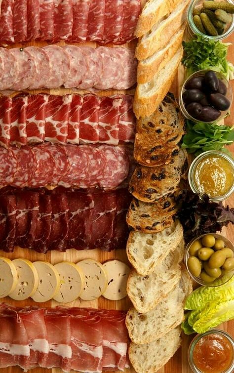 Food Platters Ideas Dinners, Food Platters Ideas, Platters Ideas, Mediterranean Appetizers, Charcuterie Board Meats, Party Food Buffet, Charcuterie Inspiration, Charcuterie Platter, Party Food Platters