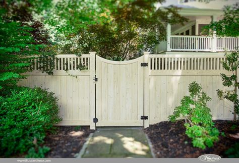 Garden Fence And Gate Ideas, Pretty Privacy Fence Ideas, Fence With Arbor And Gate, Pretty Privacy Fence, Pretty Fence Ideas, Privacy Fence Styles, Wood Fence With Gate, Backyard Gate Ideas, Pretty Fences