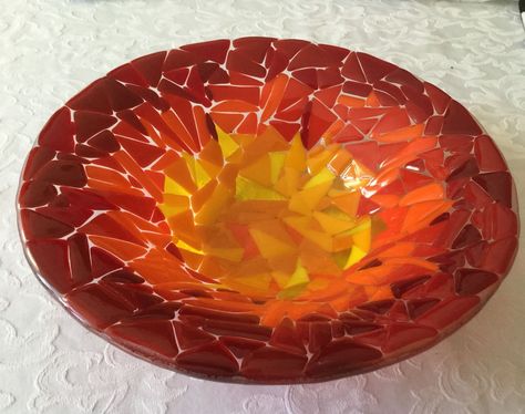 Fused Glass Projects From Glass Scraps, Cool Things To Build, Fused Glass Dishes, Fused Glass Bowl, Glass Fusion Ideas, Mosaic Garden Art, Glass Fusing Projects, Yellow Plates, Glass Products