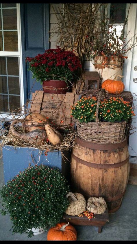 ❤ Autumn Mums Front Porches, Ideals Magazine Autumn, Primitive Fall Porch Decorating Ideas, Fall Basket Ideas Decor, Mums Front Porch Fall Displays, Diy Fall Decor Outdoor, Red Mums, Primitive Fall Decorating, Big Porch