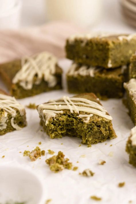 Easy Matcha Brownies - Fudgy and Vegan | The Chestnut Bakery Healthy Matcha Brownies, Brownies Fudgy, Matcha Brownies, White Chocolate, Chestnut, Brownies, Matcha, Plant Based, White