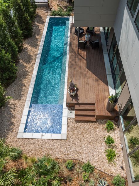 long-rectangular-swimming-pool-small-design-beside-terrace-house – Archvision Studio Pool Design Modern, Shipping Container Pool, Moderne Pools, Container Pool, Terrasse Design, Apartment Patio, Modern Pools, Small Pools, Dream Pools