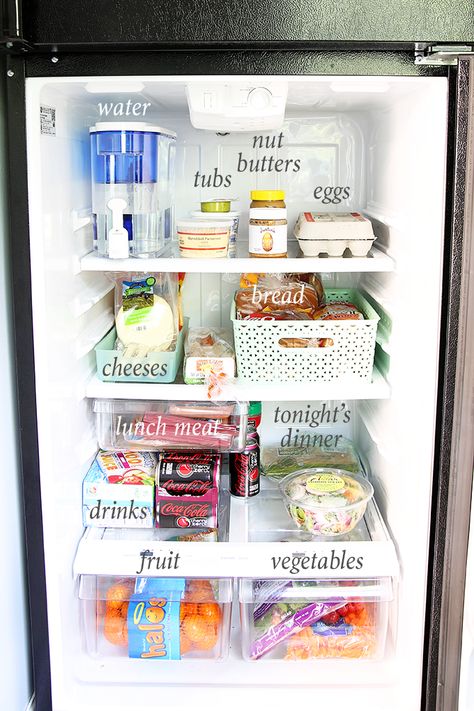 If you're struggling with how to organize a small refrigerator, this post is for you! Click through to learn tips and tricks to help you stay organized! Small Refrigerator Organization, Small Fridge Organization, Small Kitchen Decoration, Small Fridge, Small Fridges, Small Refrigerator, Refrigerator Organization, Fridge Organization, Home Organisation