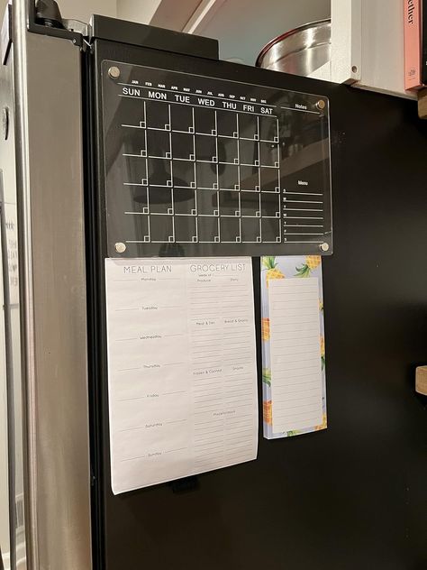 Clean, simple organization method for a kitchen calendar on the side of the fridge. Storage and organization ideas, kitchen organization tips #simplekitchen #fridgecalendar #familycalendar Organize Refrigerator, Organization Fridge, Refrigerator Calendar, Organization Ideas Kitchen, Kitchen Calendar, Kitchen Organization Tips, Storage And Organization Ideas, Simple Organization, Fridge Calendar