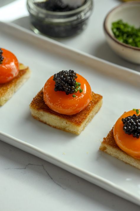 Egg & Caviar Toasties - Food My Muse Engagement Meal Ideas, Fine Dining Brunch, Fine Dining Hors D'oeuvres, Starter Fine Dining, Gourmet Eggs, Fancy Starters, Caviar Party, Appetizers Gourmet, Luxurious Food