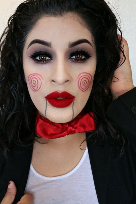 WANT TO PLAY A GAME #JIGSAW . . #HalloweenGlam #HalloweenLook #HalloweenMakeup #PrettyHalloweenMakeUp #HalloweenInspiration #HalloweenInspo #JigsawMakeup #SawMakeup #saw #SmokeyEye #Browgame #underratedmuas #undiscovered_muas #universodamaquiagem_oficial #makeupinspo #RedLip I Want To Play A Game Jigsaw, Saw Costume Female, Jigsaw Cosplay, Jigsaw Costume Women, Saw Costume, Saw Makeup, Jigsaw Makeup, Jigsaw Costume, Halloween Glam