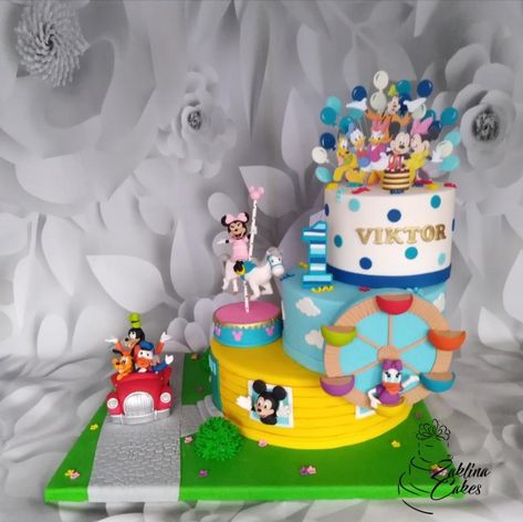 Disney world cake by Zaklina Disney World Cake, Disneyland Birthday Cake, Birthday Cake Girl, Disney World Birthday, World Cake, Crisco Recipes, Disneyland Birthday, Girls Cake, Cake Girl