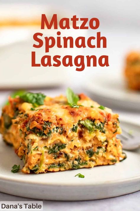 Matzo Lasagna Recipe, Passover Meals Traditional, Passover Lasagna, Matzah Recipes, Lasagna With Spinach, Jewish Food Recipes, Jewish Holiday Recipes, Kosher Cooking, Jewish Foods