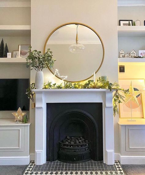 Fireplace Mirror Ideas, Round Mirror Over Fireplace, Mirror Over Fireplace, Festive Fireplace, Gold Wall Mirror, Round Gold Mirror, Large Round Mirror, Gold Mirror Wall, Fireplace Mirror