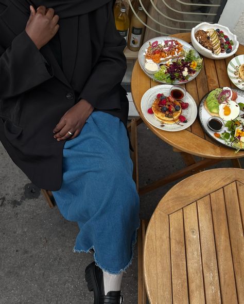 a lovely day of October 🫶🏾🍂 brunch @zahree.stall blazer @classy.mastour jupe @hayani.fr chaussures @newyorkeronline modest fashion, photo dump, hijab, abaya, coffee shop, aesthetic, skirt, hijabi, abaya inspo, fall modest inspo, Hijabi Abaya, Aesthetic Skirt, Hijab Abaya, Coffee Shop Aesthetic, Shop Aesthetic, Lovely Day, Photo Dump, Fashion Photo, Modest Fashion