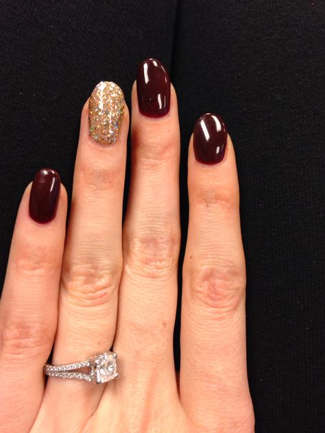 Merlot nails with gold accent nail Maroon Tipped Nails, Wine Colored Nails With Gold, Maroon And Gold Nails Short, Maroon And Gold Pedicure, Merlot Nails, Maroon Nails Gold Accent, Nails With Gold Accent, Gold Accent Nail, Nails With Gold