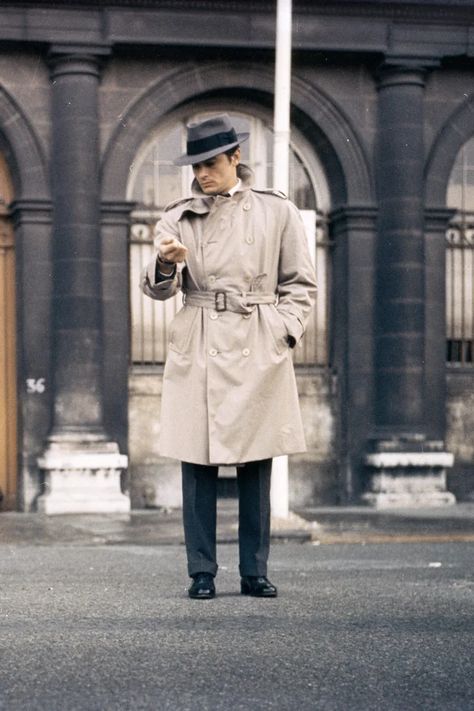 The Way They Wore: Alain Delon's trench coat from Le Samouraï | British GQ Trench Coat Outfit, Best Dressed Man, Burberry Trench, Burberry Trench Coat, Trench Coat Men, Alain Delon, Vintage Burberry, Mode Inspo, Leather Motorcycle Jacket