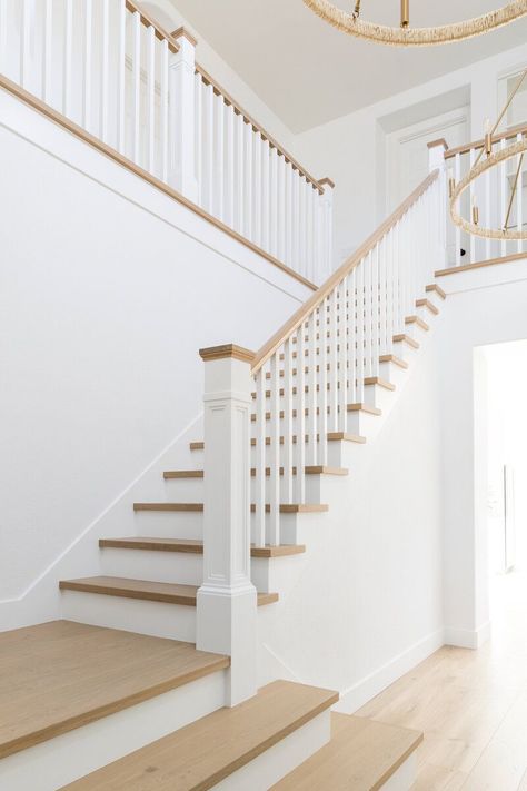 White Staircase Railing, Painted Stair Railings, White Stair Risers, Stair Railing Ideas, Design Staircase, White Staircase, Stair Banister, White Stairs, Staircase Design Modern