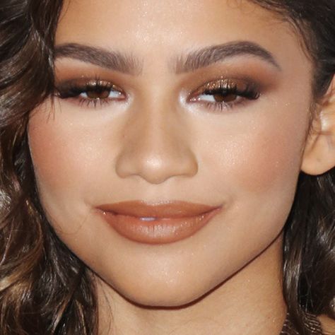 Zendaya Makeup: Bronze Eyeshadow, Brown Eyeshadow & Brown Lipstick | Steal Her Style Blue Eyeshadow For Brown Eyes, Brown Lipstick Shades, Makeup Eyeshadow Brown Eyes, Zendaya Makeup, Makeup Bronze, Eyeshadow Brown, Zendaya Hair, Bronze Eye Makeup, Bronze Eyeshadow