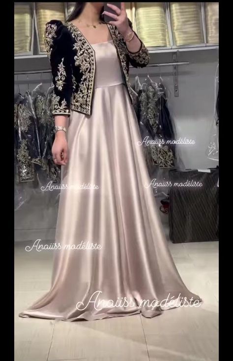 Gown Style Frock Pakistani, Gown Designs With Hijab, Gown Hijab Style, Hijab Outfit For Wedding, Stylish Wedding Dresses Pakistani, New Model Dresses For Women Indian, New Stylish Dress Designs Pakistani, Dresses To Wear To A Wedding Pakistani, Wedding Dresses Ideas Pakistani