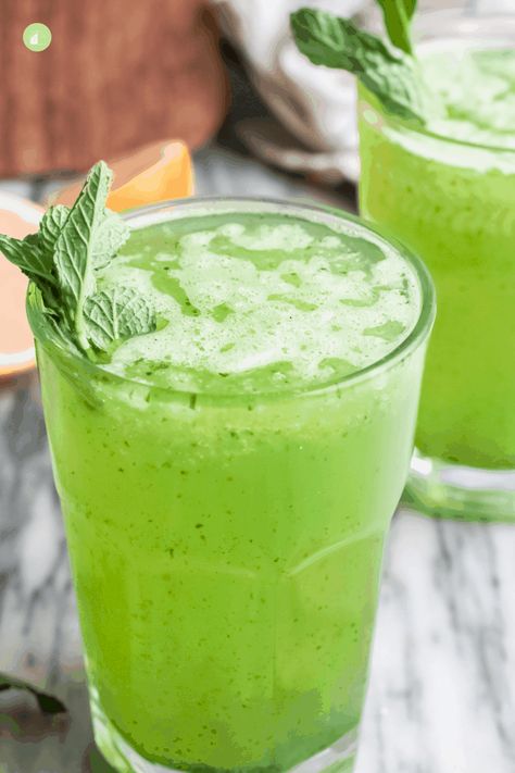 Mint Basil Lemonade, Middle Eastern Drinks, Limonana Mint, Lime Mint Drink, Arabic Drinks, Mediterranean Drinks, Mexican Lemonade, Lemon Mint Drink, Herbal Mocktails