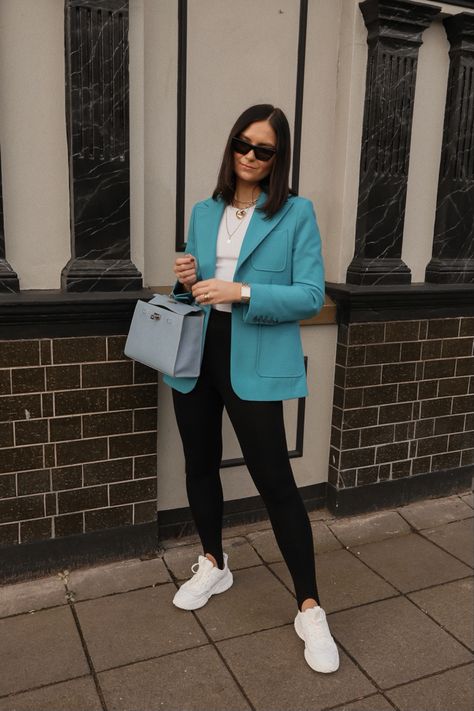 Turquoise Blazer Outfit, Blazers And Sneakers, High School Teacher Outfits, Business Casual For Work, School Teacher Outfits, Blue Blazer Outfit, Light Spring Color Palette, Turquoise Blazer, Look Rose