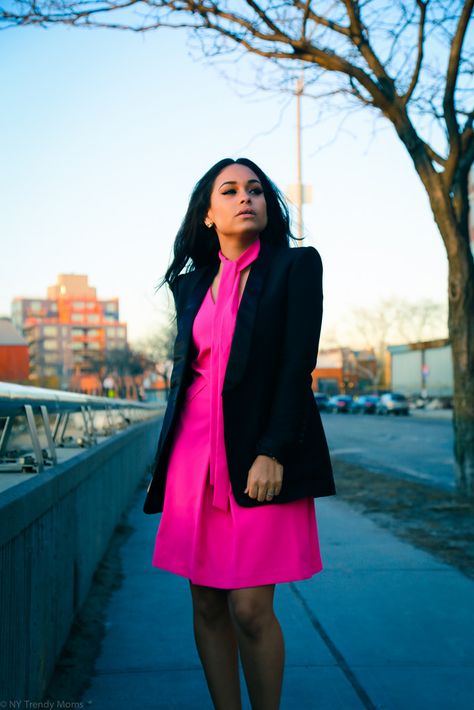 A Hot pink spring dress with a snappy black blazer - perfect for a transitional spring look. Pink Dress Black Blazer, Pink Spring Dress, Pink Spring Dresses, Black Blazer Outfit, Clear Winter, Pink Cocktail Dress, Spring Look, Pink Spring, City New York