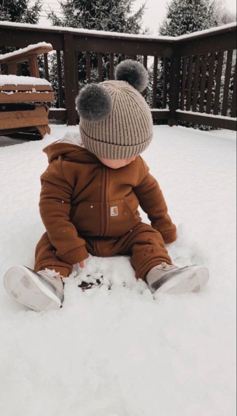 Baby Snow Photoshoot, Baby Winter Photoshoot, Winter Baby Photoshoot Ideas, Baby Snow Pictures, Winter Baby Photoshoot, Baby Snow Pictures Photo Ideas, Snow Baby Pictures, Winter Baby Pictures, Winter Babies