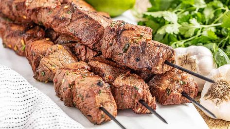 Marinated Beef Kabobs, Grilled Kabob Recipes, Grilled Chicken Kabobs, Grilling Kabobs, Kabob Skewers, 5 Spice, Beef Kabobs, Asian Beef, Spiced Beef