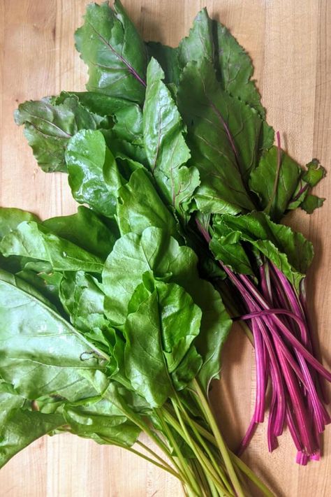 Beets 101: Everything You Need to Know About Beets - walktoeat Beetroot Leaves Recipe, Beet Leaf Recipes, Beet Greens Recipe, Beet Tops, Beet Green Recipes, Grilled Beets, Sauteed Beet Greens, How To Boil Beets, Greens Recipes