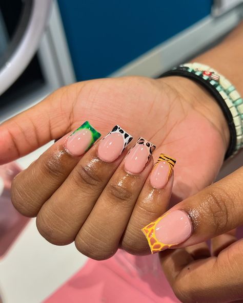 Into the jungle 🐅 this is my new fav set! Using @rarjsmofficial polish #nailsnailsnails #nailart #nailtechnician #acrylic #shortnails Zoo Themed Nails, Safari Nails Jungle, Safari Nail Ideas, Safari Themed Nails, Jungle Theme Nails, Safari Theme Nails, Jungle Nails Design, Jungle Nails, Giraffe Nails