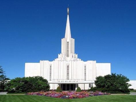 LDS Temple - Jordan River, UT. Went through this temple with my bestie Briana! What a gorgeous place! Jordan River Temple, Temples Lds, Angel Moroni, Lds Temple Pictures, The Jordan River, Jordan River, Utah Vacation, Mormon Temples, House Of The Lord