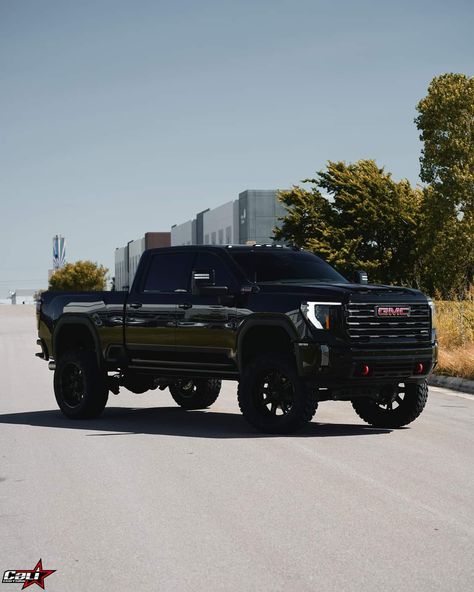 Gmc Sierra Blacked Out, Lifted Denali Hd 2500, Gmc Black Truck, Black Gmc Truck Lifted, Black Gmc Denali Truck, Gmc Denali Truck Lifted, Lifted Gmc Trucks, Nice Trucks Country, Black Lifted Trucks