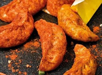 Chicken Peri Peri, Chicken Momos Recipe, Chicken Momos, Momos Recipe, Peri Chicken, Peri Peri Sauce, Peri Peri Chicken, Pan Fried Chicken, Peri Peri