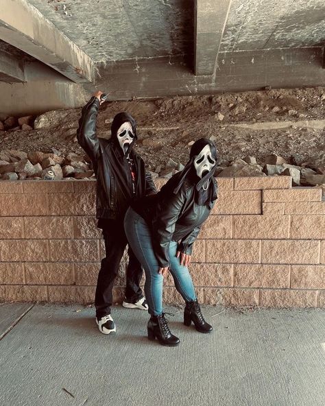 Plus Size Ghost Face Costume, Ghostface Photoshoot Couple, Ghost Face Photoshoot Couple, Ghost Face Couple Photoshoot, Ghostface Couple Pics, Ghost Face Couple Photos, Scream Photoshoot Couple, Ghostface Couple Costume, Ghost Face Couple Costume