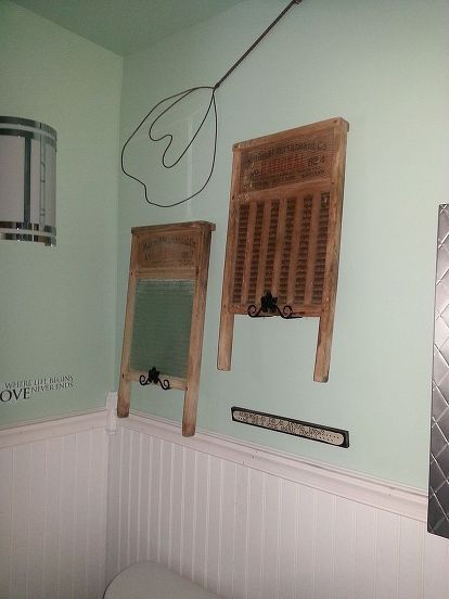 best way to hang antique washboards, home decor, repurposing upcycling Washboard Decor, Glass Washboard, Old Washboards, Inside Kitchen Cabinets, Diy Canvas Frame, Antique Kitchen Decor, Faux Brick Walls, Antique Side Table, Dressers Makeover