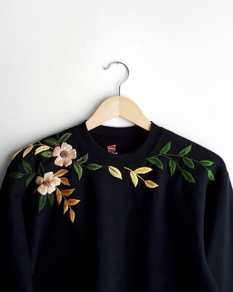 (SOLD) ⚡⚡⚡ This colourway is a mood 🍃🍂 Upcycled hand embroidered crewneck sweatshirt up on etsy. Link in bio. Size small ♻️♻️♻️ Hand Embroidery Sweatshirt, Sweatshirt Embroidery Ideas, Embroidered Sweatshirt Diy, Hand Embroidered Sweatshirt, Sweatshirt Diy, Diy Embroidery Shirt, Clothes Embroidery Diy, Sweatshirt Embroidery, Embroidery Tshirt