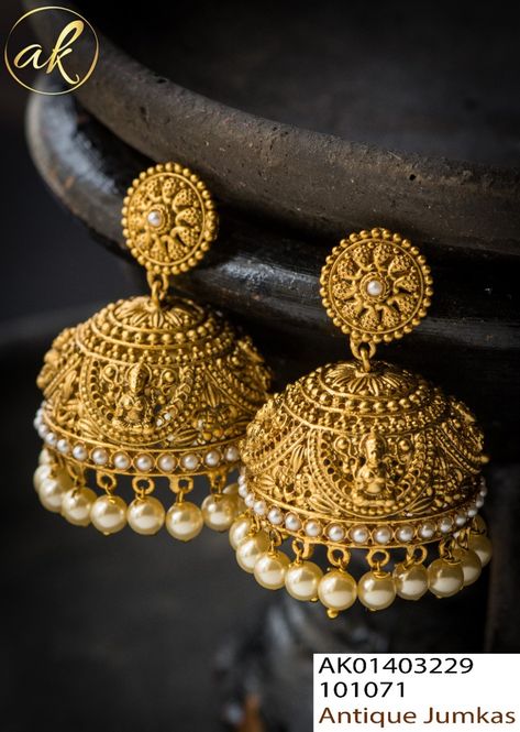 Jumka Design Gold Bridal, Jhumki Designs Gold Antiques, Latest Gold Earrings Designs, Wedding Necklace Designs, Golden Jhumka, Temple Jewellery Earrings, Pakistani Jewellery, Gold Jhumka, Jhumka Designs