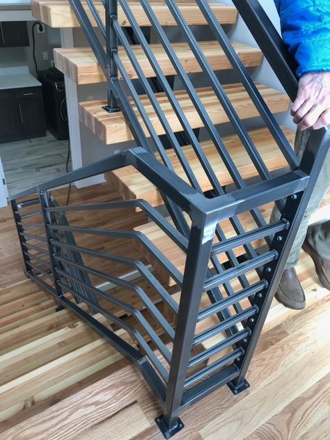 Barandas Stairs Design Simple, Staircase Railings Steel, Stair Grill Design Modern, Stairs Grill Design, Reling Design, Steel Stairs Design, درابزين السلم, Steel Stair Railing, درج السلم