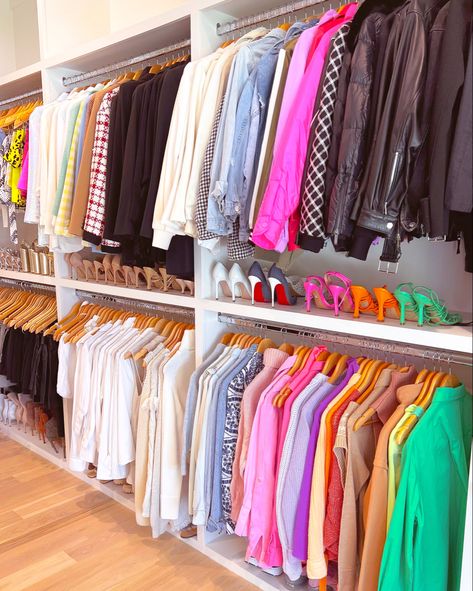 Matching hangers and color coded shoes!! #organization #color #shoes #clothes #dallashighlandpark #dallas #aesthetic #fashion #thesummeriturnedpretty Mirrors For Boutique, Closet Organization Ideas Color Code, Color Organized Closet, Color Organization Closet, Color Coded Closet, Matching Hangers, Dallas Aesthetic, Wardrobe Renovation, Color Coordinated Closet