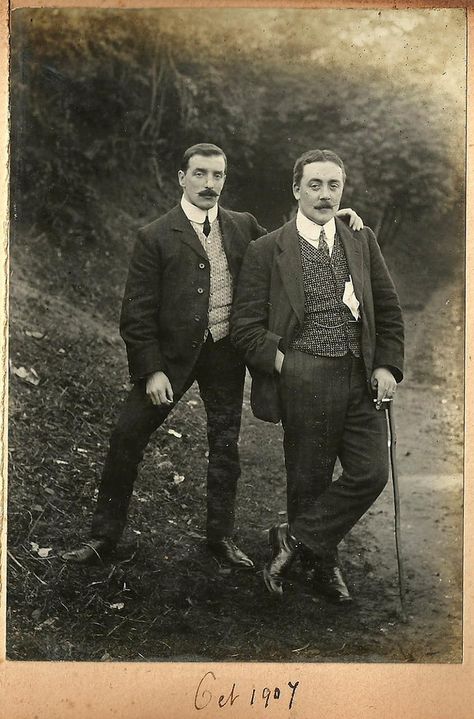 Edwardian Men, Silent Sky, Men Standing, Vintage Mens Fashion, Our Town, Gilded Age, Turn Of The Century, Edwardian Fashion, Edwardian Era