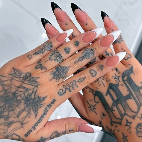 Nails With Tattoo Hands, Goth Toe Nail Designs, Goth Bride Nails, Goth Toe Nails, Rocker Nails Designs, Nails For Photoshoot, Alternative Nail Ideas, Goth Finger Tattoos, Sammi Jefcoate Nails