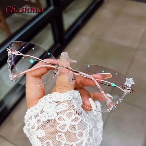 Eye Butterfly, Cut Glasses, Glasses Frames Trendy, Luxury Eyeglasses, Cat Frame, Eyewear Trends, Fashion Eye Glasses, Fashion Eyeglasses, Color Lenses