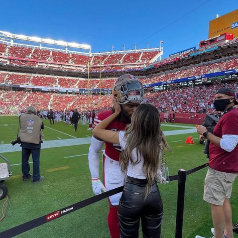 Nfl Relationship Goals, Athlete Wife Aesthetic, Football Girlfriend Aesthetic, Nfl Wife Aesthetic, Nfl Girlfriend, Nfl Couples, Athlete Girlfriend, Football Sunday Outfit, Football Wives