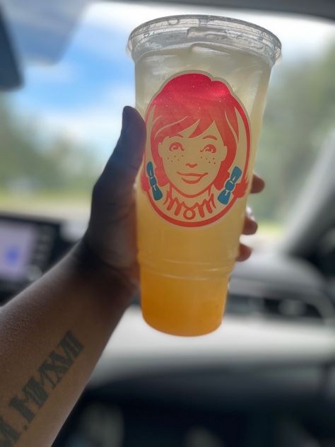 Pineapple mango lemonade Wendys Pineapple Mango Lemonade, Pineapple Mango Lemonade, Mango Lemonade, Pineapple Lemonade, Frozen Beef, Best Drink, Mango Syrup, Meal Deal, Chicken Wraps