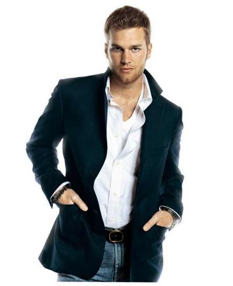 Tom Brady Pictures, Tom Brady Photos, The Early 2000s, Handsome Guys, European Football, Tom Brady, Tailored Blazer, Blazer With Jeans, Good Looking Men