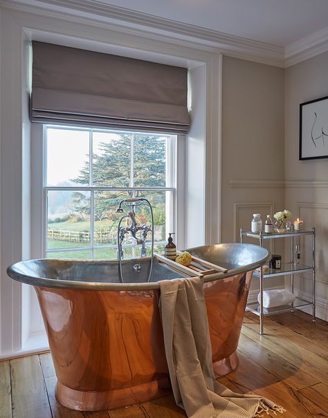 Dimsdale House: The Perfect Mix of Period Features and Contemporary Living by Cherie Lee Interiors. Read the full inspiring article by Lara Sargent of Houzz.co.uk  #Georgian #Interior #Design #Copperbath #WilliamHolland #Blog #Periodproperty #HistoricHouses Copper Soaking Tub, Copper Bathtub, Georgian Interiors, Copper Tub, Copper Bath, Copper Bathroom, Georgian Homes, Bathroom Design Luxury, Relaxing Bath