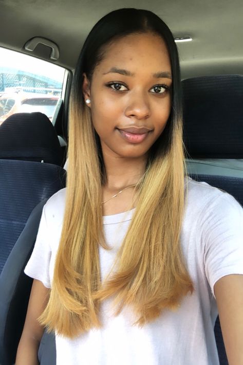 blonde ombré blowout on black girl Blonde Ombre Black Women, Top Black Bottom Blonde Hair, Ombre Blonde Hair Black Women, Ombre Sew In, Ombre Hair Black Women, Black And Blonde Ombre, Blonde Ombré, Bobbed Hair, Blonde Ends